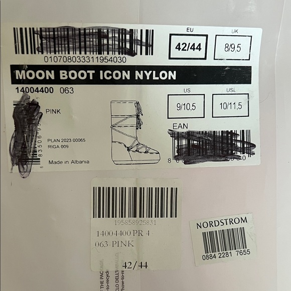 Moon Boot Light Pink Snow Boots with White Trim - Picture 2 of 2